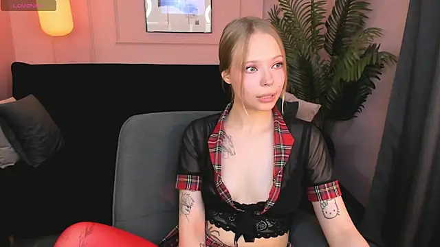Snapshot of lucy_loy chatting on May 2026 07:28:02 AM lucy loy online show from May 2026 07:28:02 AM