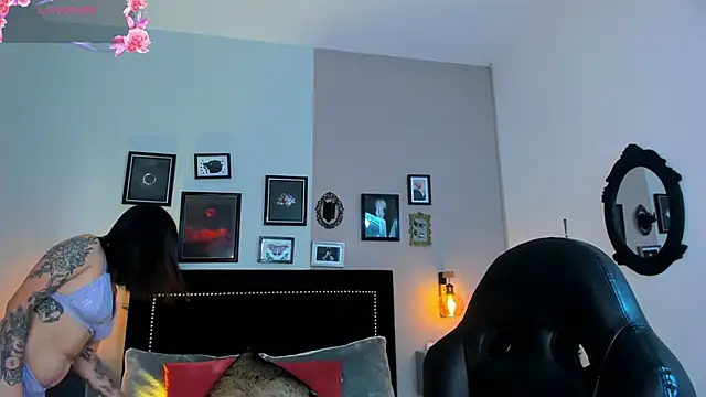 Snapshot of Annie_Petters chatting on December 2025 12:47:02 PM Annie Petters online show from December 2025 12:47:02 PM