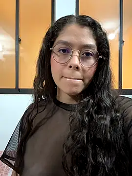 hannah  pavan online show from December 2025 05:51:02 PM