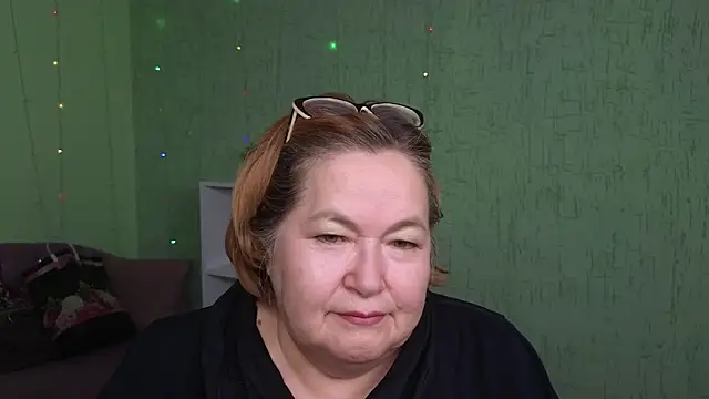 Nola Nektar online show from November 2025 06:02:01 AM