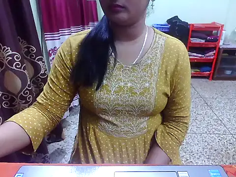 Snapshot of TwinRose2000 chatting on December 2025 01:05:02 PM TwinRose2000 online show from December 2025 01:05:02 PM