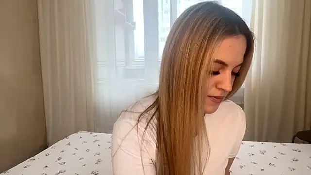 LuciaShadwell online show from December 2025 04:18:02 AM