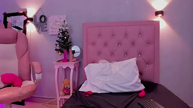 Snapshot of MiaWhiteBunny chatting on December 2025 02:39:01 AM MiaWhiteBunny online show from December 2025 02:39:01 AM