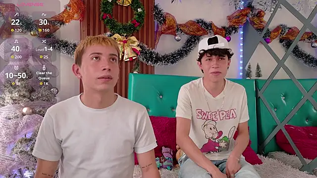 Snapshot of Boys_2_play chatting on November 2025 01:33:02 PM Boys 2 play online show from November 2025 01:33:02 PM