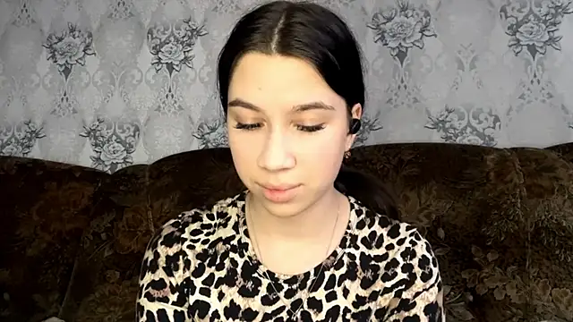 Snapshot of DebbiGoodknight chatting on December 2025 09:47:02 AM DebbiGoodknight online show from December 2025 09:47:02 AM