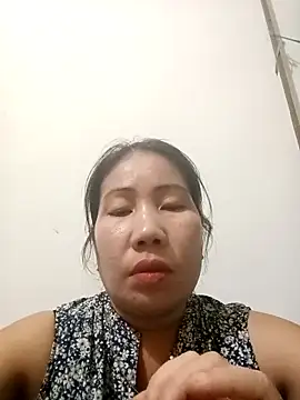 Snapshot of Reema_143 chatting on November 2025 02:52:02 PM Reema 143 online show from November 2025 02:52:02 PM