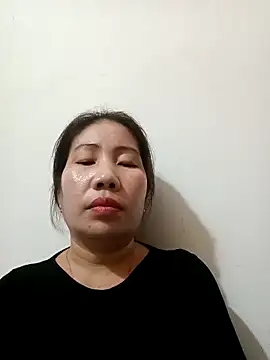 Snapshot of Reema_143 chatting on December 2025 05:18:02 PM Reema 143 online show from December 2025 05:18:02 PM