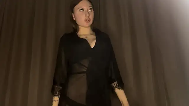 Snapshot of DivaRay chatting on December 2025 10:24:02 AM DivaRay online show from December 2025 10:24:02 AM