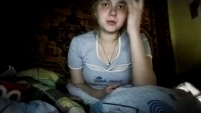 Snapshot of KikiBang chatting on December 2025 08:07:02 PM KikiBang online show from December 2025 08:07:02 PM