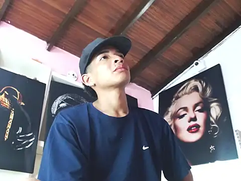 crissex3 online show from February 2026 01:29:01 PM