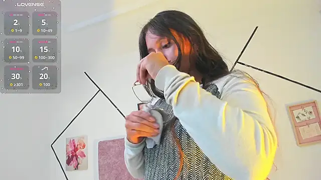 Snapshot of Julieta_Lein_ chatting on December 2025 10:40:02 PM Julieta Lein online show from December 2025 10:40:02 PM