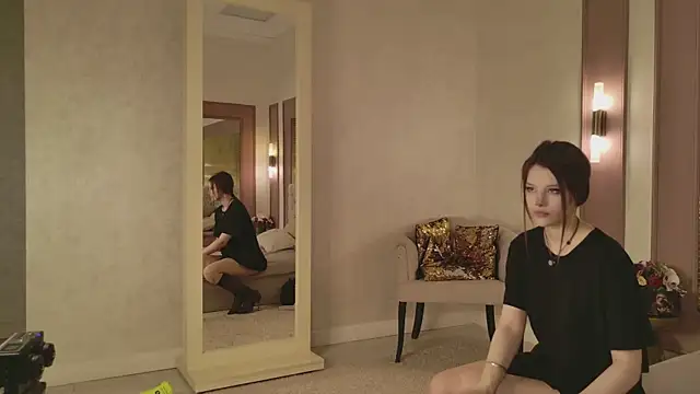 Snapshot of LilyLevine chatting on December 2025 06:33:02 AM LilyLevine online show from December 2025 06:33:02 AM