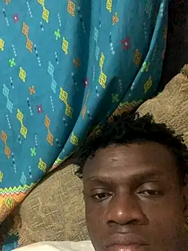 Snapshot of laperson chatting on November 2025 10:35:01 PM laperson online show from November 2025 10:35:01 PM