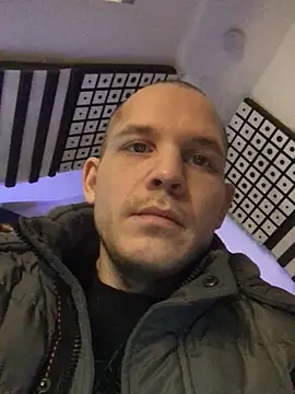 Spielzeugtwink online show from March 2026 12:45:02 PM