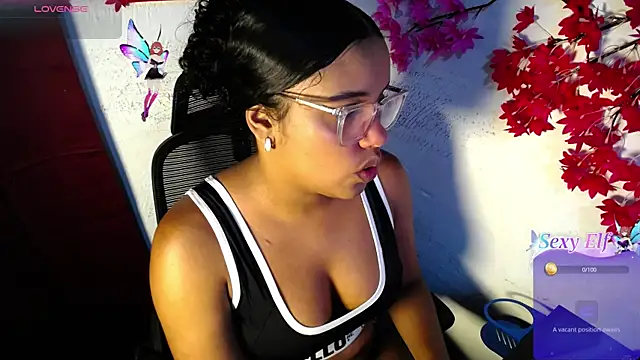 Snapshot of chleo_rosse chatting on June 2026 01:30:02 AM chleo rosse online show from June 2026 01:30:02 AM