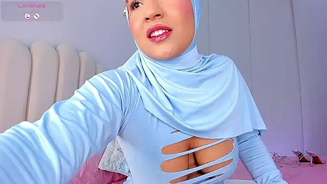 Amira-Zahra online show from June 2026 10:41:02 PM