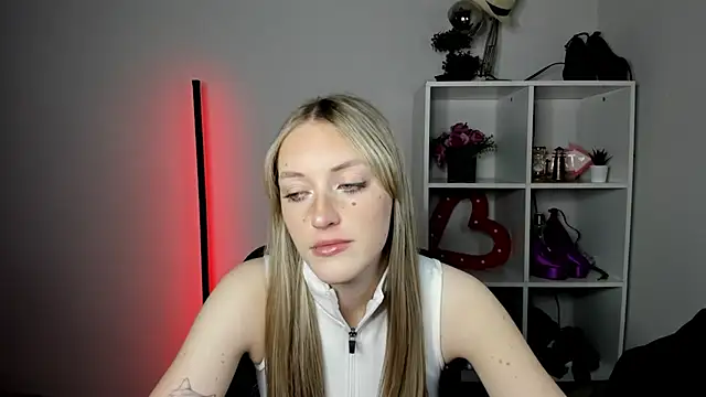 EvelynBlond online show from July 2026 12:41:01 PM