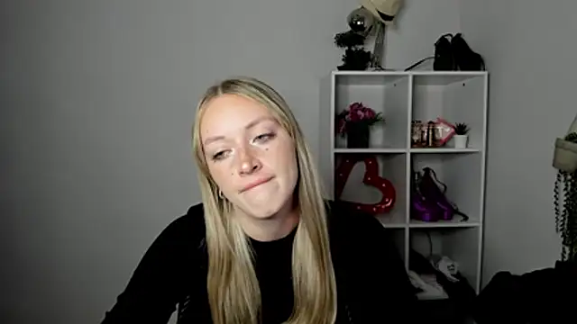EvelynBlond online show from July 2026 12:33:02 PM