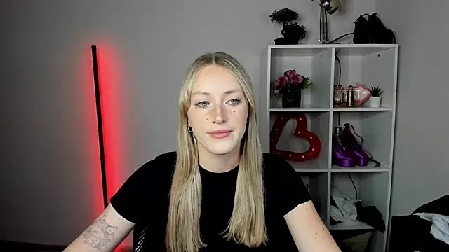 EvelynBlond online show from July 2026 12:29:01 PM