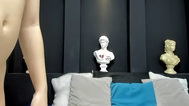 emilyrousee01 online show from April 2026 07:00:01 PM