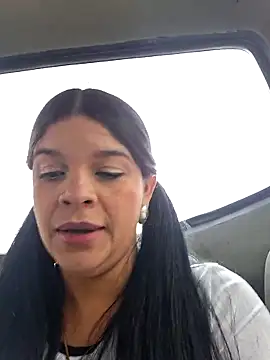 Snapshot of Layla-daring chatting on November 2025 06:43:01 PM Layla-daring online show from November 2025 06:43:01 PM