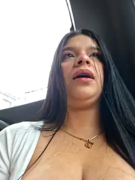 Snapshot of Layla-daring chatting on November 2025 07:06:01 PM Layla-daring online show from November 2025 07:06:01 PM