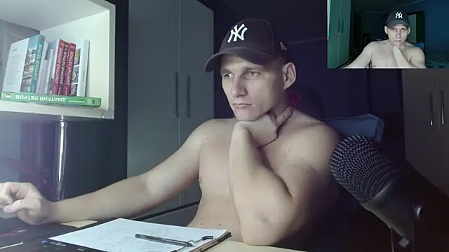 Poliglotjoe1 online show from November 2025 07:11:02 AM