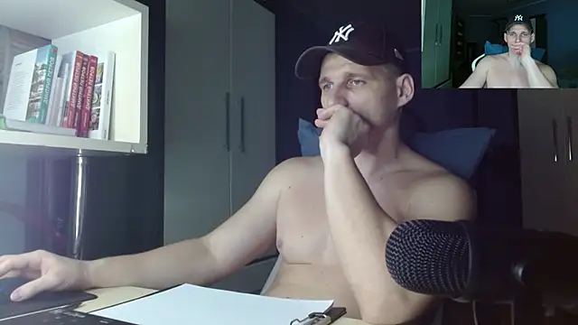 Poliglotjoe1 online show from November 2025 07:28:01 PM