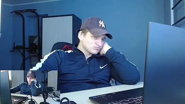 Snapshot of Poliglotjoe1 chatting on February 2026 10:31:02 AM Poliglotjoe1 online show from February 2026 10:31:02 AM