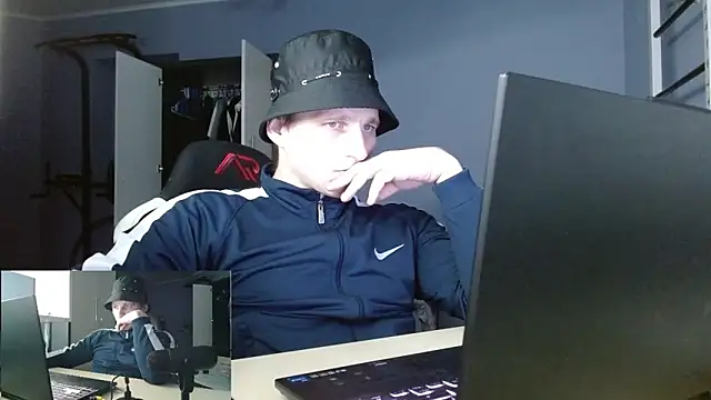 Snapshot of Poliglotjoe1 chatting on February 2026 07:40:01 PM Poliglotjoe1 online show from February 2026 07:40:01 PM