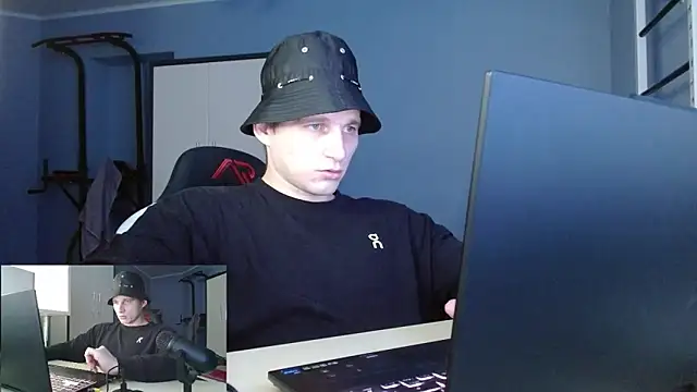 Snapshot of Poliglotjoe1 chatting on February 2026 11:46:02 AM Poliglotjoe1 online show from February 2026 11:46:02 AM