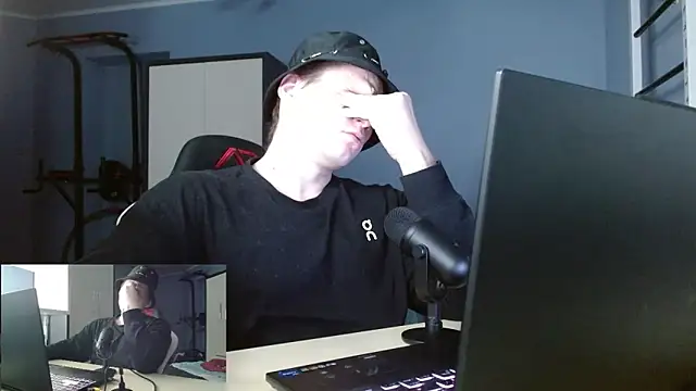 Snapshot of Poliglotjoe1 chatting on February 2026 08:45:02 PM Poliglotjoe1 online show from February 2026 08:45:02 PM