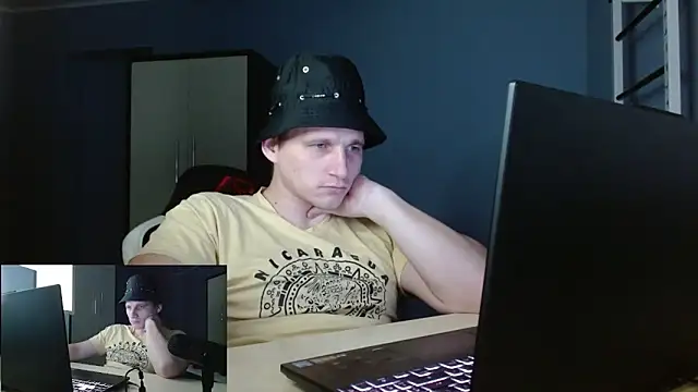 Snapshot of Poliglotjoe1 chatting on February 2026 02:27:01 AM Poliglotjoe1 online show from February 2026 02:27:01 AM