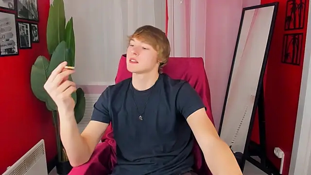 Snapshot of DonaldWoon chatting on November 2025 03:45:01 PM DonaldWoon online show from November 2025 03:45:01 PM