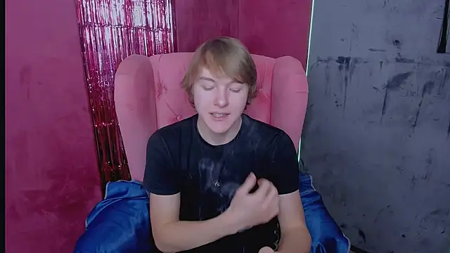 Snapshot of DonaldWoon chatting on December 2025 09:52:01 PM DonaldWoon online show from December 2025 09:52:01 PM