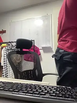 Snapshot of charlie_bass chatting on November 2025 06:02:01 AM charlie bass online show from November 2025 06:02:01 AM