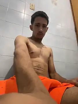 Snapshot of charlie_bass chatting on December 2025 04:24:01 PM charlie bass online show from December 2025 04:24:01 PM