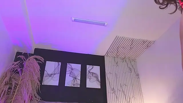 dahianae   online show from February 2026 03:32:02 AM