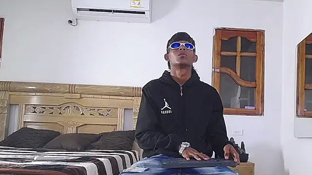 Snapshot of black_boy22_ chatting on December 2025 02:17:02 AM black boy22 online show from December 2025 02:17:02 AM