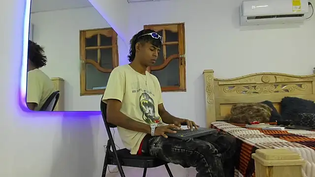 Snapshot of black_boy22_ chatting on December 2025 02:52:01 AM black boy22 online show from December 2025 02:52:01 AM