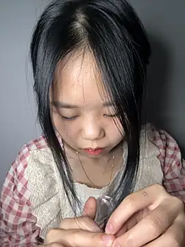 Snapshot of Kiee-lee chatting on December 2025 01:31:02 PM Kiee-lee online show from December 2025 01:31:02 PM