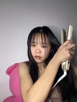 Snapshot of Kiee-lee chatting on December 2025 01:52:02 PM Kiee-lee online show from December 2025 01:52:02 PM