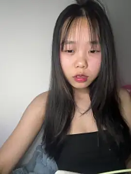 Kiee-lee online show from March 2026 02:20:01 PM