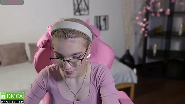 Snapshot of Megan_Lora chatting on November 2025 07:30:01 AM Megan Lora online show from November 2025 07:30:01 AM