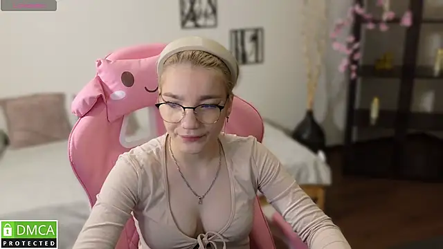 Snapshot of Megan_Lora chatting on November 2025 01:06:01 AM Megan Lora online show from November 2025 01:06:01 AM