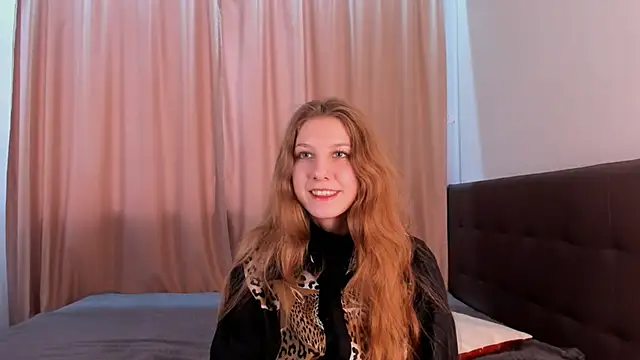 HazeLuneth online show from February 2026 06:32:02 AM