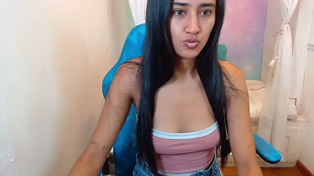 Snapshot of Meggan_James chatting on November 2025 11:44:01 AM Meggan James online show from November 2025 11:44:01 AM