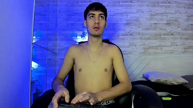 Snapshot of Emir_Ozan_ chatting on December 2025 11:26:02 AM Emir Ozan online show from December 2025 11:26:02 AM