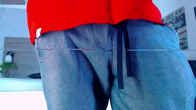 Snapshot of Hot_Latino_x chatting on February 2026 12:43:02 PM Hot Latino x online show from February 2026 12:43:02 PM