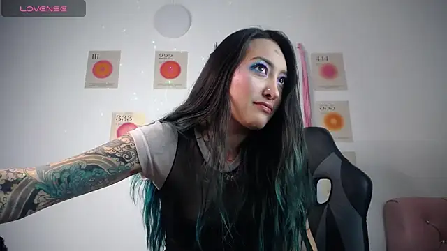 Snapshot of LunaAponte chatting on February 2026 03:40:02 AM LunaAponte online show from February 2026 03:40:02 AM